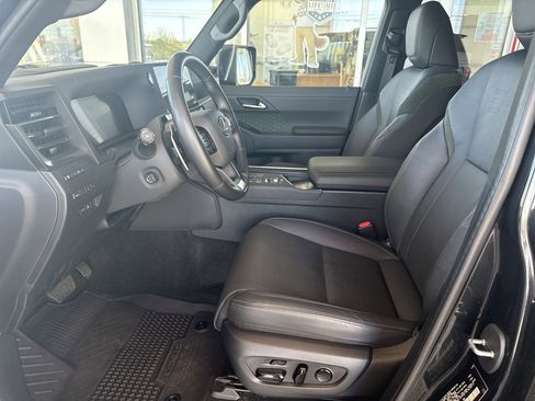 Used 2024 Lexus GX 550 image 11