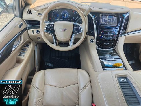 Used 2018 Cadillac Escalade Platinum AWD/4WD image 4