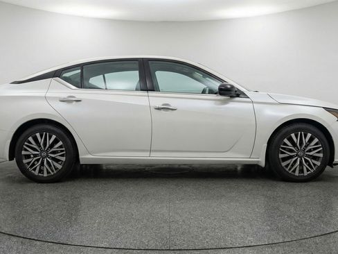 Used 2025 Nissan Altima 2.5 SV image 11