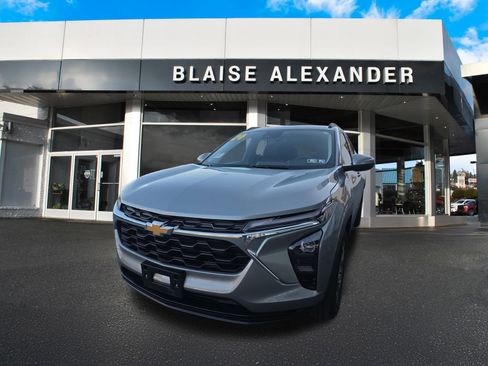 Used 2024 Chevrolet Trax LT w/ LT Convenience Package image 10