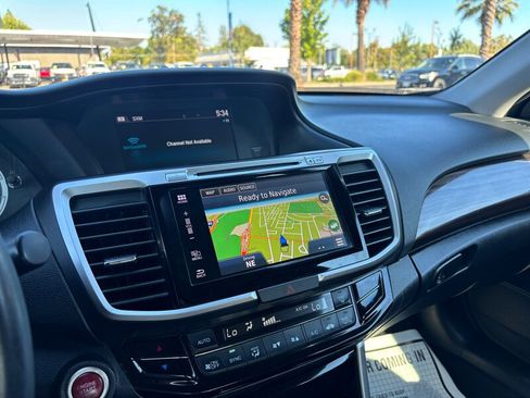 Used 2017 Honda Accord Touring image 14