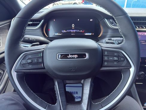 Used 2025 Jeep Grand Cherokee L Limited image 41