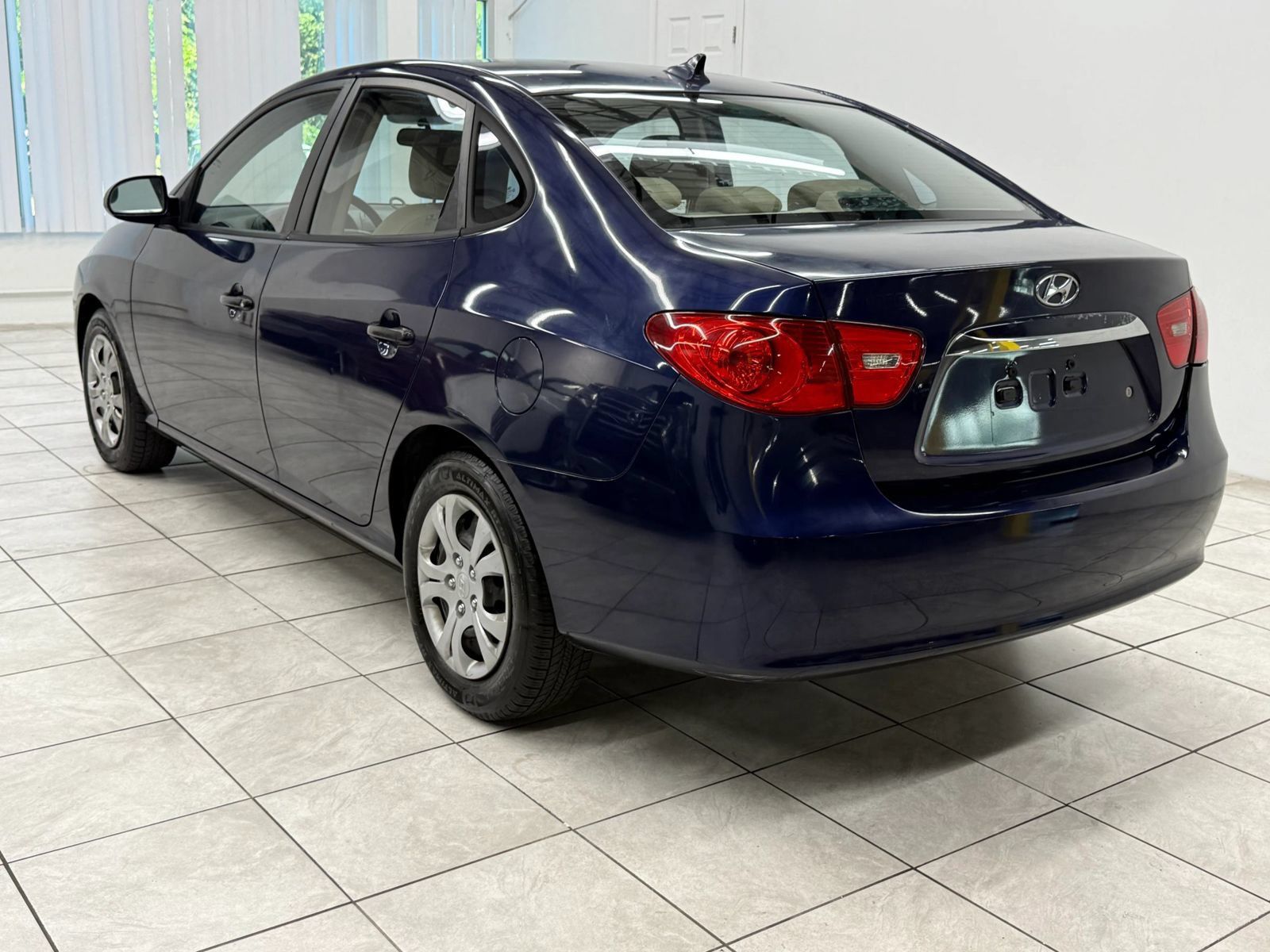 Used 2010 Hyundai Elantra GLS FWD image 7