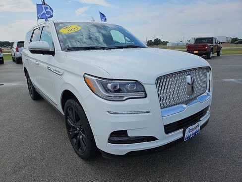 Used 2023 Lincoln Navigator Reserve AWD/4WD image 11