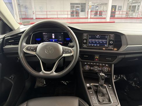 Used 2023 Volkswagen Jetta SE image 16