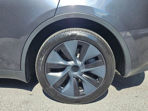 Used 2024 Tesla Model Y Long Range AWD/4WD image 19