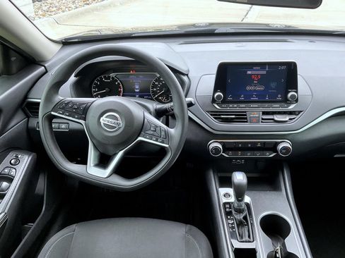 Used 2022 Nissan Altima 2.5 SV FWD image 14