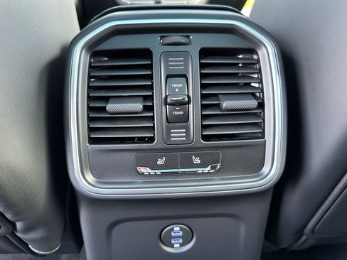 Certified 2025 Porsche Macan image 34