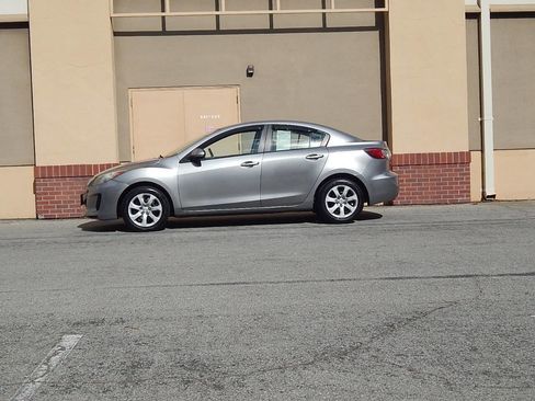 Used 2013 MAZDA MAZDA3 i Sport image 6