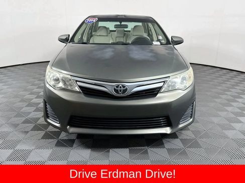 Used 2014 Toyota Camry LE FWD image 2