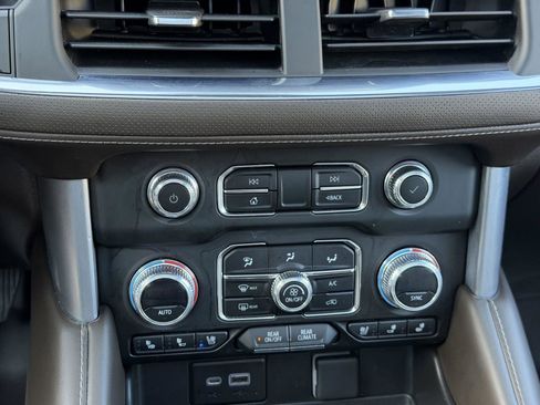 Used 2023 GMC Yukon XL SLT image 13