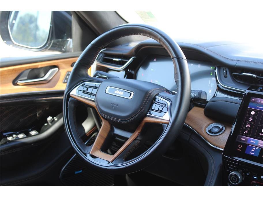 Used 2022 Jeep Grand Cherokee Summit AWD/4WD image 17