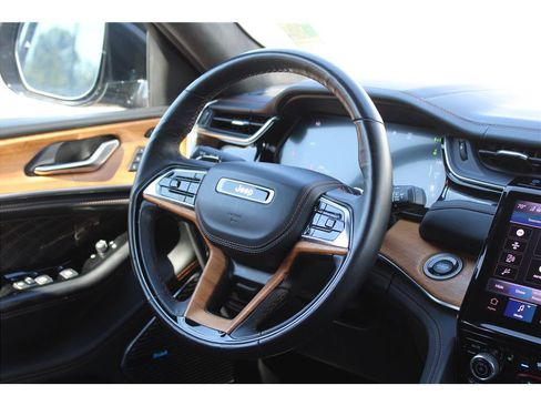 Used 2022 Jeep Grand Cherokee Summit AWD/4WD image 17