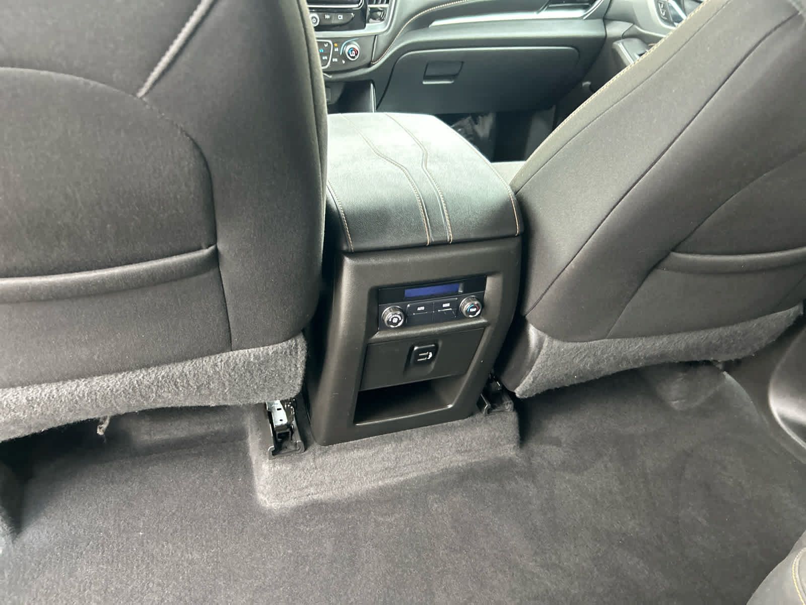 Used 2018 Chevrolet Traverse LT FWD image 25