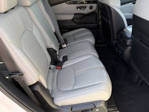 Used 2023 Honda Pilot Touring image 25