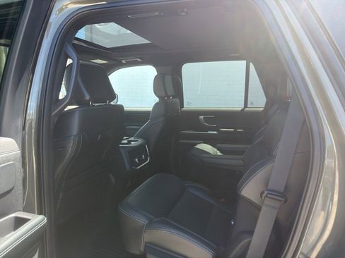 Used 2025 Ford Expedition Platinum w/ Stealth Performance Package AWD/4WD image 8