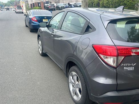 Certified 2022 Honda HR-V LX image 4