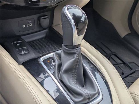 Used 2018 Nissan Rogue SL w/ Premium Package FWD image 9