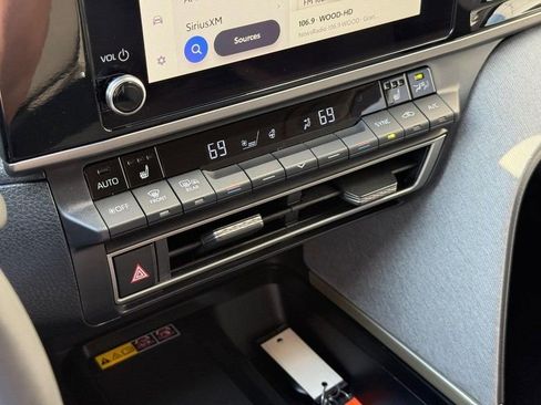 Used 2025 Toyota Camry LE image 28