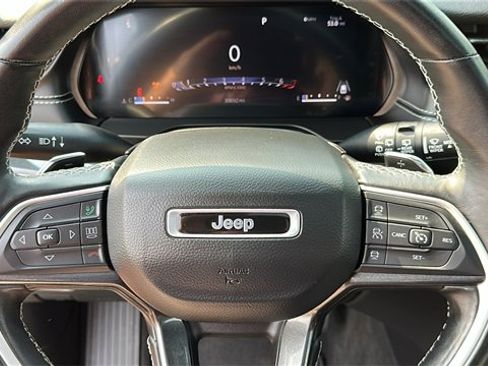 Used 2022 Jeep Grand Cherokee L Laredo image 13