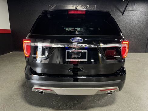 Used 2016 Ford Explorer XLT w/ Equipment Group 202A image 4