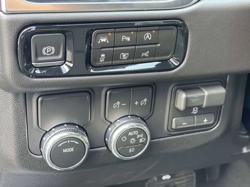 New 2026 GMC Yukon XL Elevation w/ Elevation Premium Package image 18