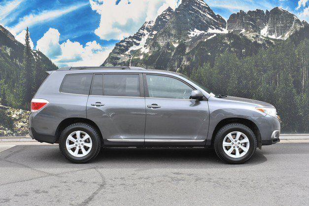 Used 2011 Toyota Highlander 4WD w/ Tech Pkg image 2