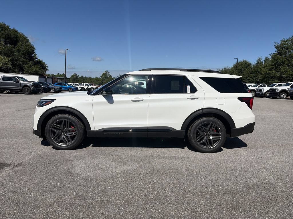 New 2026 Ford Explorer ST-Line w/ ST-Line Street Pack RWD image 4