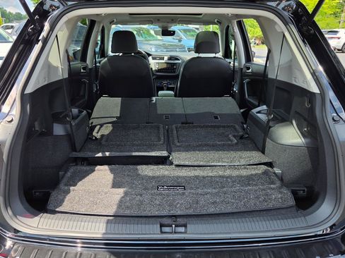 Certified 2023 Volkswagen Tiguan SE w/ Panoramic Sunroof Package FWD image 64