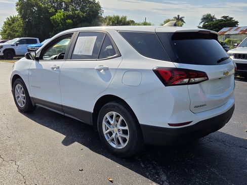 Certified 2022 Chevrolet Equinox LS w/ LS Convenience Package FWD image 3