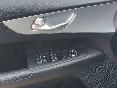 Used 2023 Kia Forte LXS w/ LXS Technology Package image 13