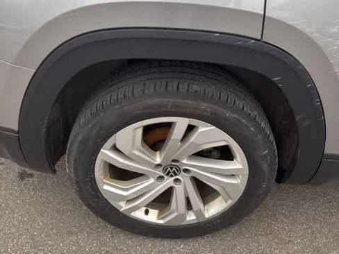Certified 2023 Volkswagen Atlas SE image 5