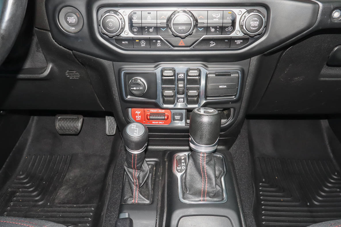 Used 2020 Jeep Wrangler Unlimited Rubicon w/ Dual Top Group AWD/4WD image 26