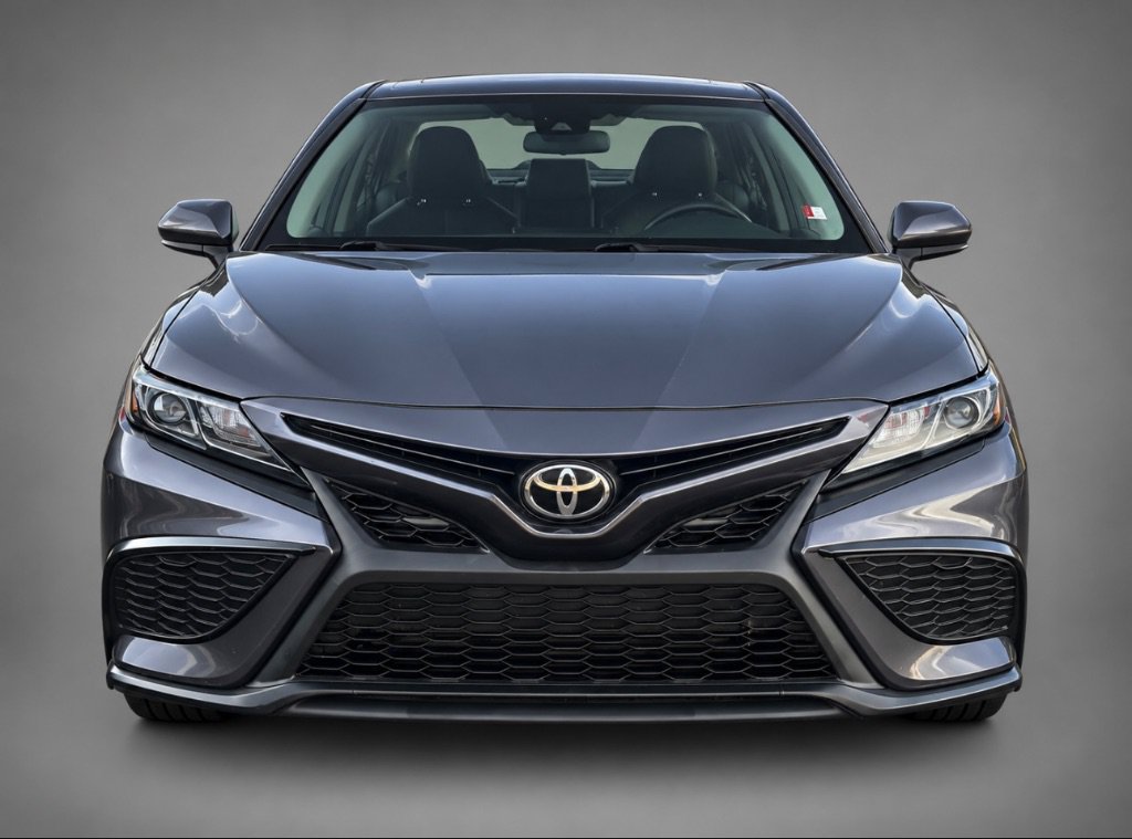 Used 2021 Toyota Camry SE w/ Carpet Mat Package (TMS) FWD image 2
