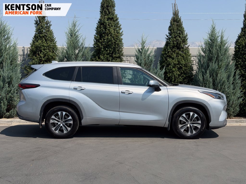 Used 2025 Toyota Highlander XLE AWD/4WD image 9