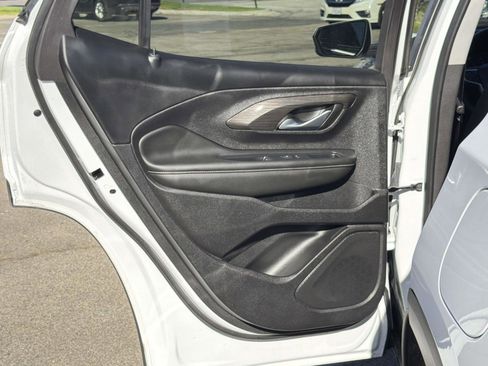 Used 2024 GMC Terrain SLE image 22