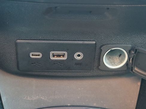 Used 2023 Chevrolet Malibu LT image 28