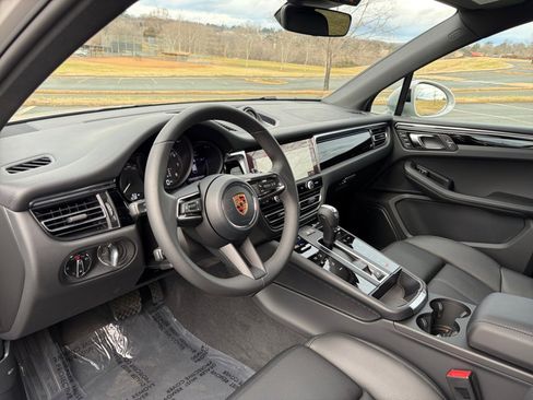 Certified 2026 Porsche Macan Base image 12