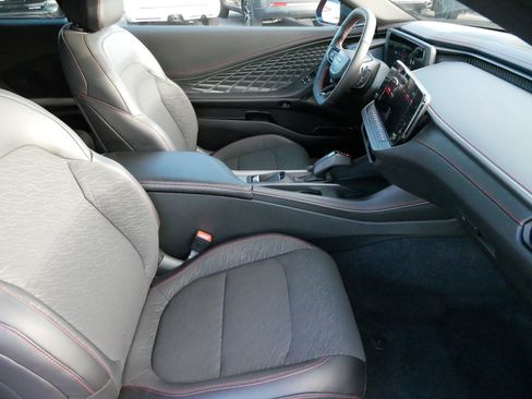 Used 2025 Dodge Charger R/T w/ Sun & Sound Package image 11