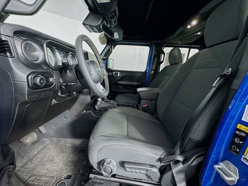 Used 2024 Jeep Wrangler Sahara AWD/4WD image 15