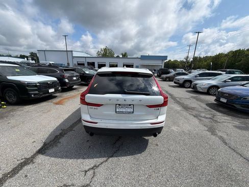 Used 2020 Volvo XC60 T5 Momentum w/ Protection Package AWD/4WD image 5