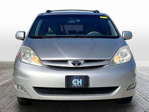Used 2010 Toyota Sienna XLE w/ Towing Prep Pkg FWD image 2
