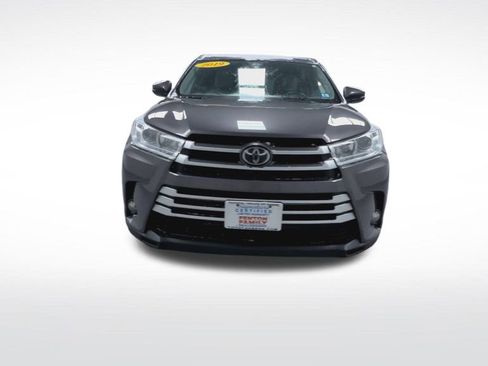 Used 2019 Toyota Highlander XLE image 3