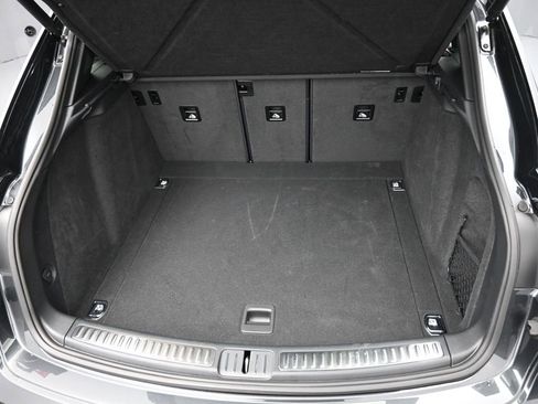 Certified 2025 Porsche Macan image 32