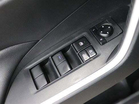 Used 2021 Toyota RAV4 LE image 31