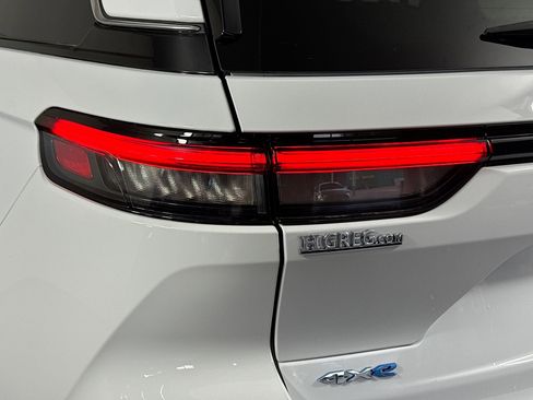 Used 2023 Jeep Grand Cherokee Overland w/ Advanced Protech Group III image 36