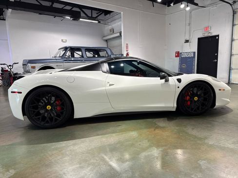 Used 2015 Ferrari 458 Spider RWD image 11