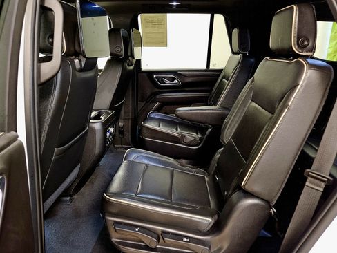 Used 2021 GMC Yukon SLT w/ SLT Premium Package AWD/4WD image 9