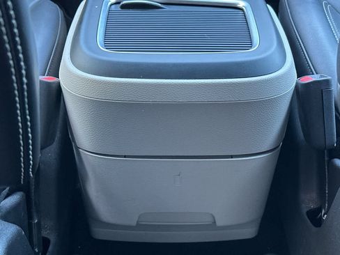 Used 2024 Chrysler Pacifica Touring-L FWD image 14