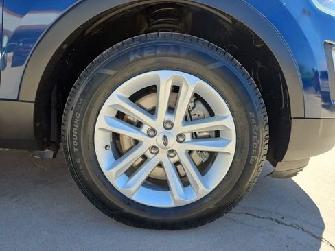 Used 2017 Ford Explorer XLT w/ Equipment Group 202A FWD image 12